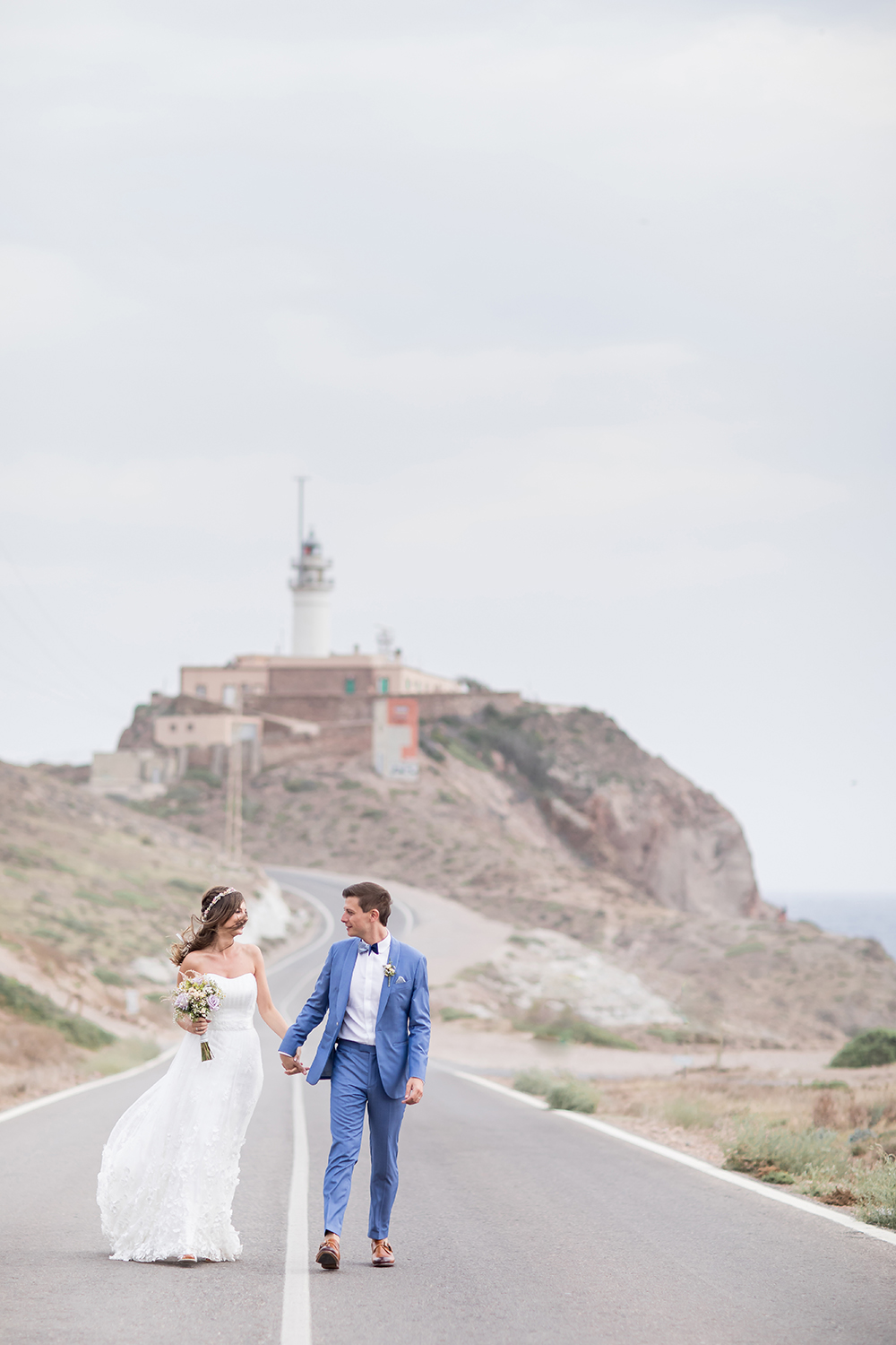 Heiraten im Ausland, Brautpaarshooting am Meer. Heiraten am Strand