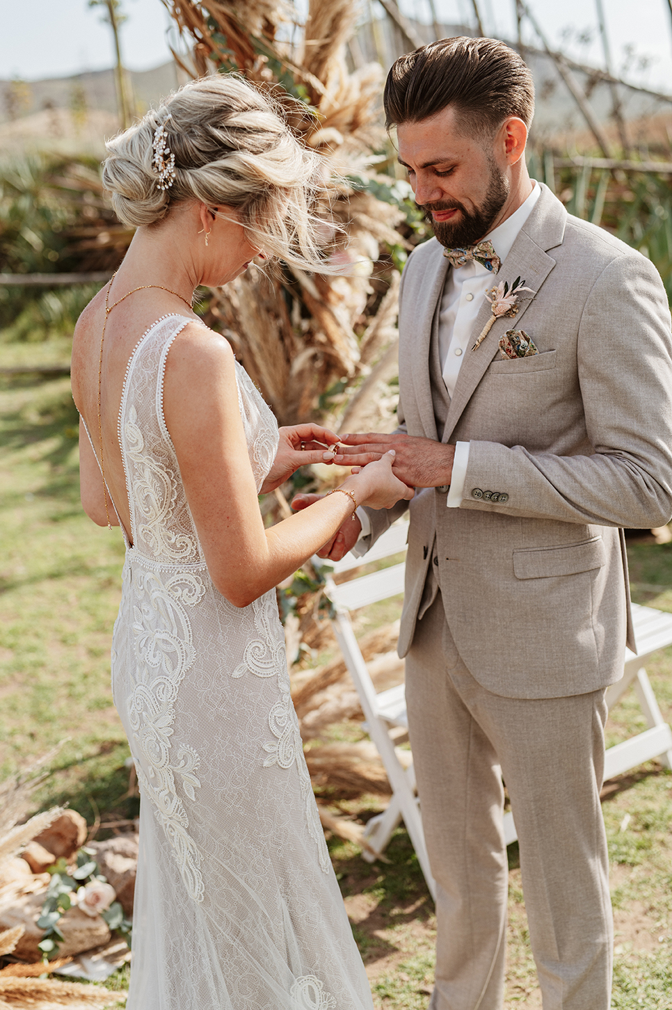 Ringtausch bei der freien Trauung, Hochzeit am Strand in Spanien, Cabo de Gata
