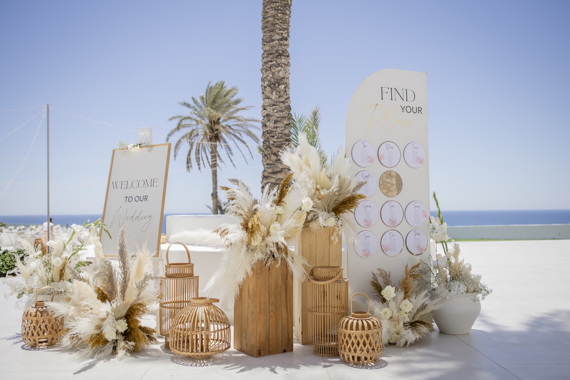 Welcome-Schild und Sitzplan mit Boho-Trockenblumen-Deko, El Paraiso al Mar Guardias Viejas, Strandhochzeit Andalusien
