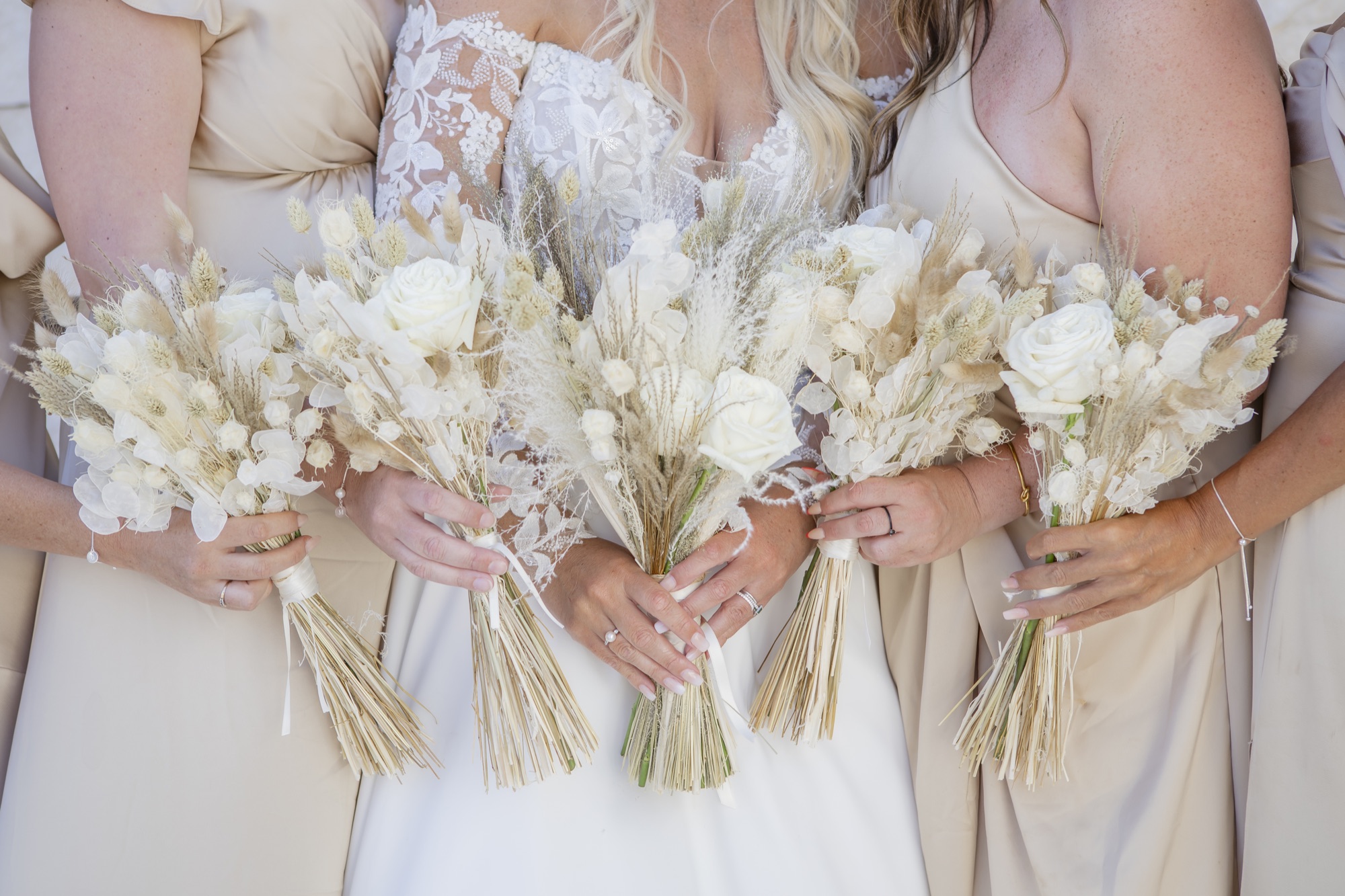 Trockenblumen-Strauesse im Detail, El Paraiso al Mar Guardias Viejas, Boho-Strandhochzeit