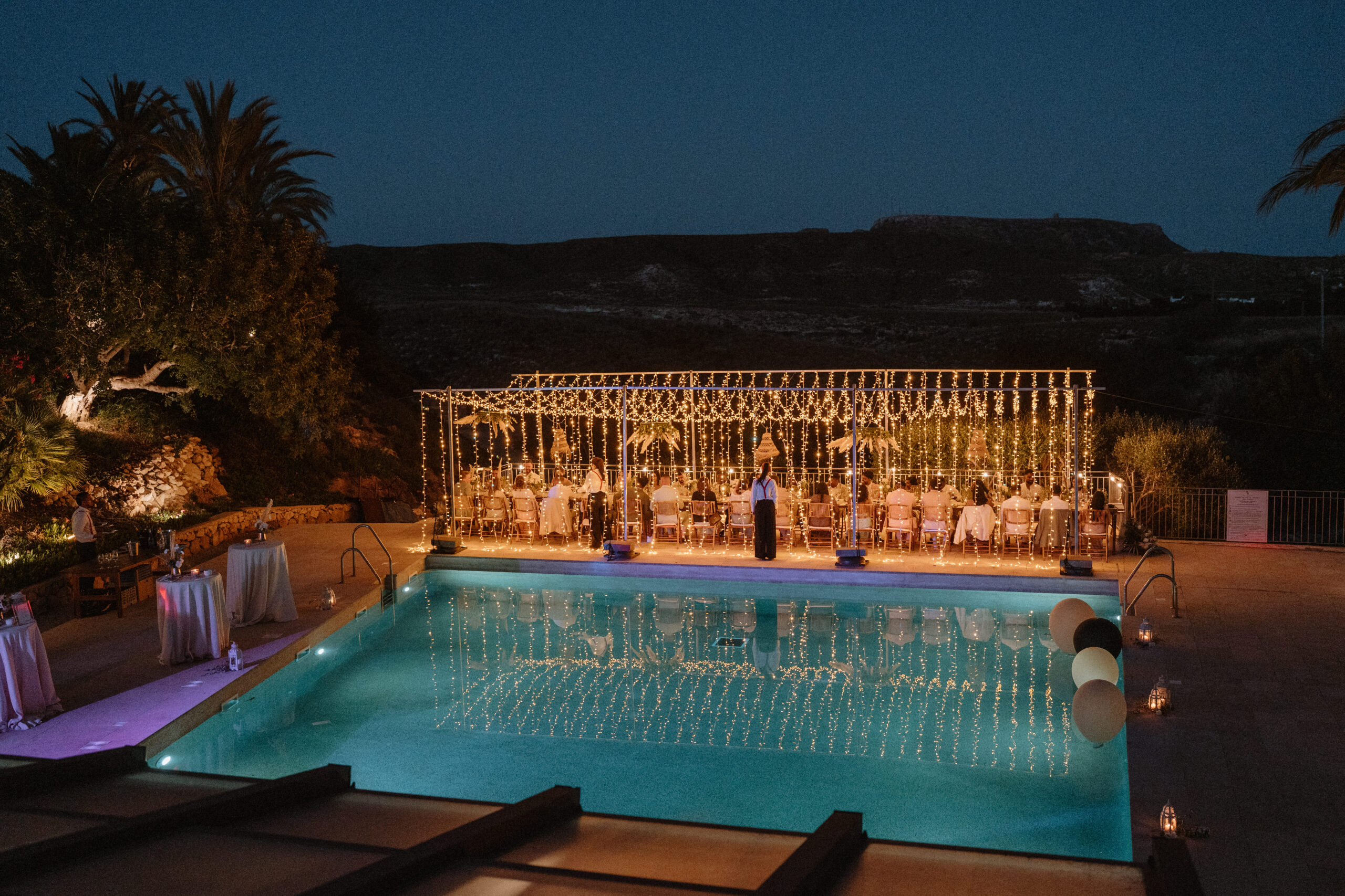 Location bei Nacht, Pool und Lichterketten, Cabo de Gata