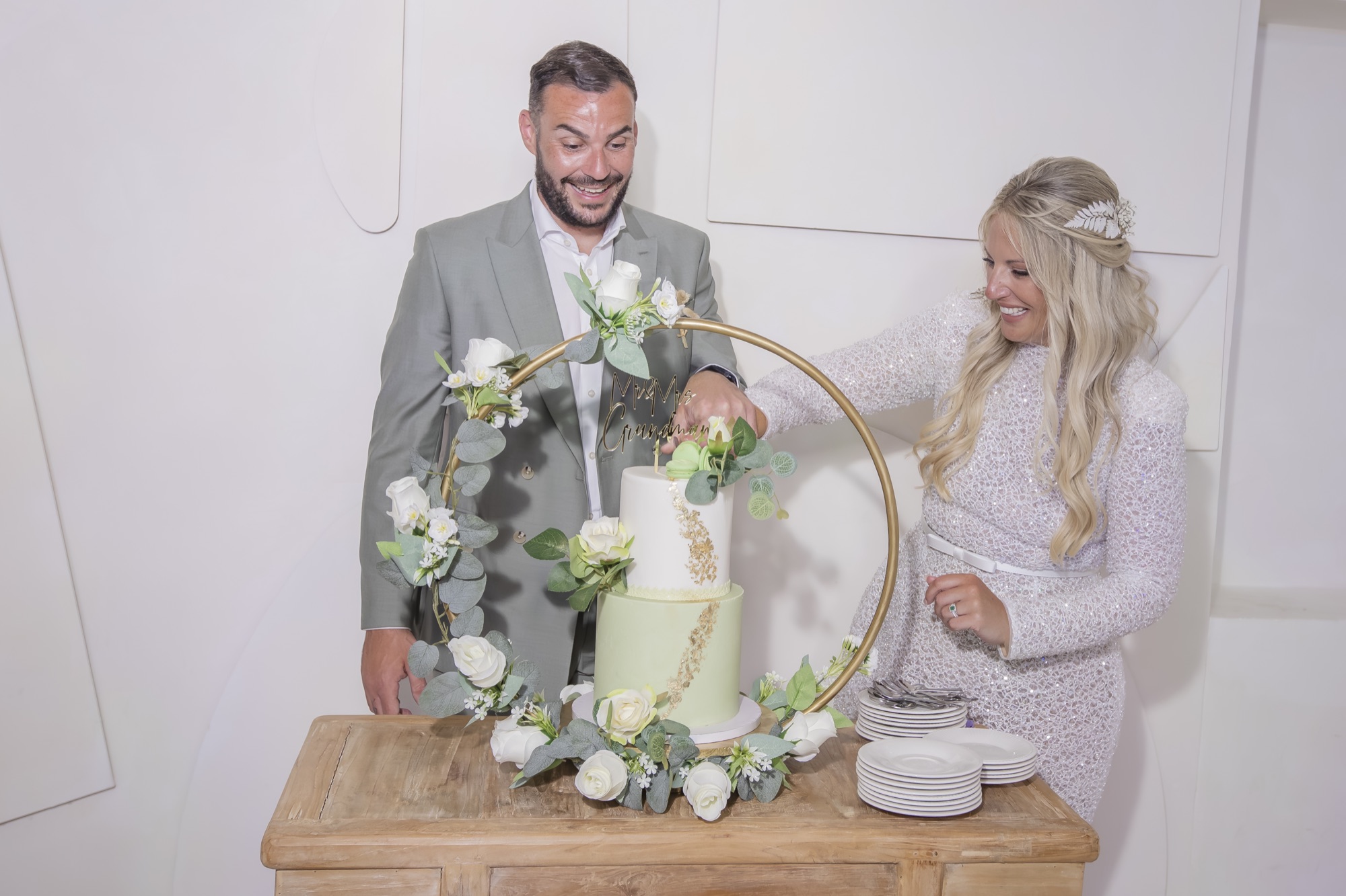 Tortenanschnitt des Brautpaars, El Paraiso al Mar Guardias Viejas, Destination Wedding Andalusien
