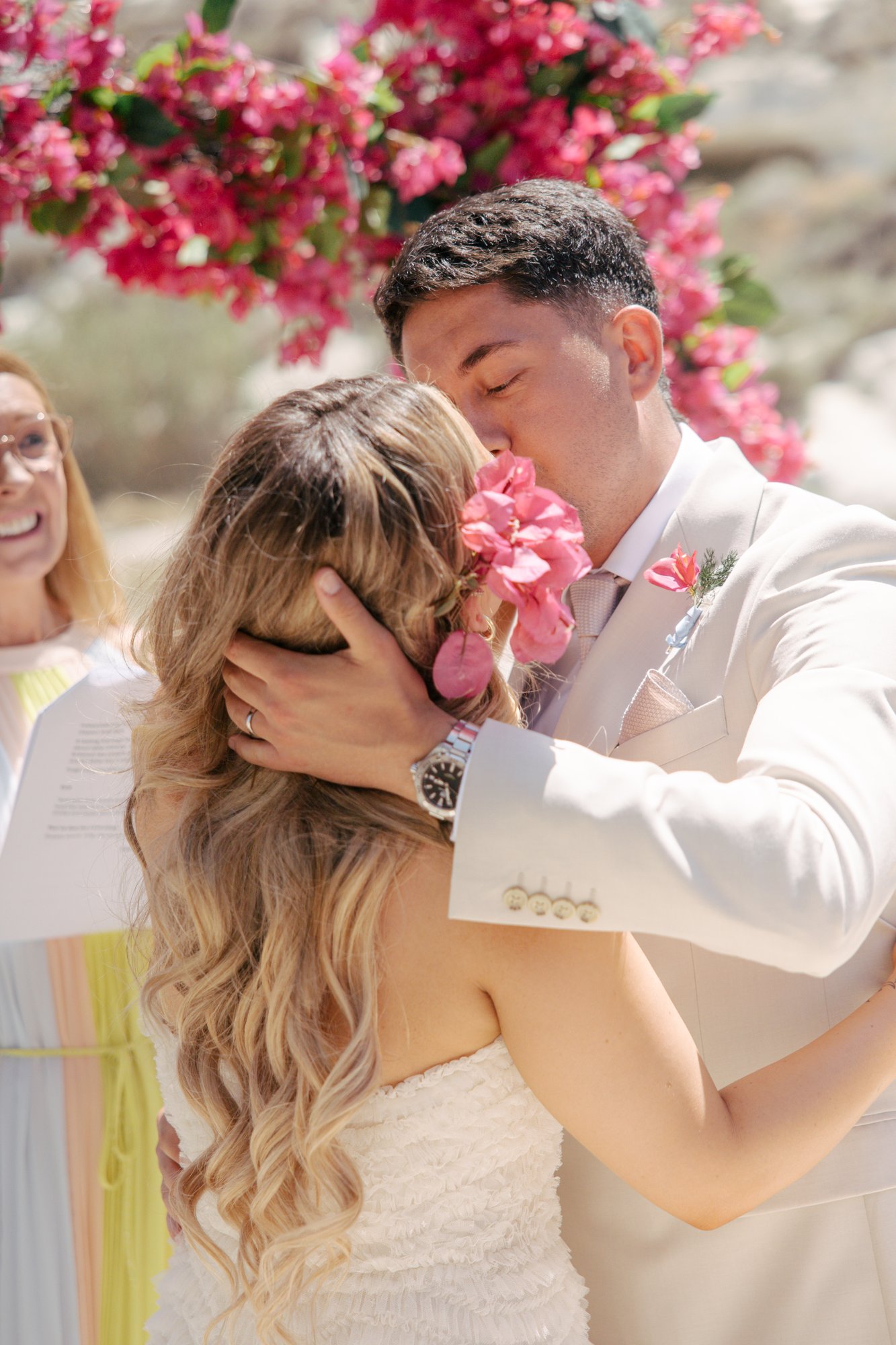 The couple's first kiss on the beach, Cabo de Gata, beach wedding