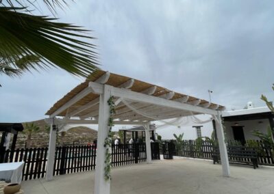 Weiße Pergola auf der Terrasse der Finca über Agua Amarga