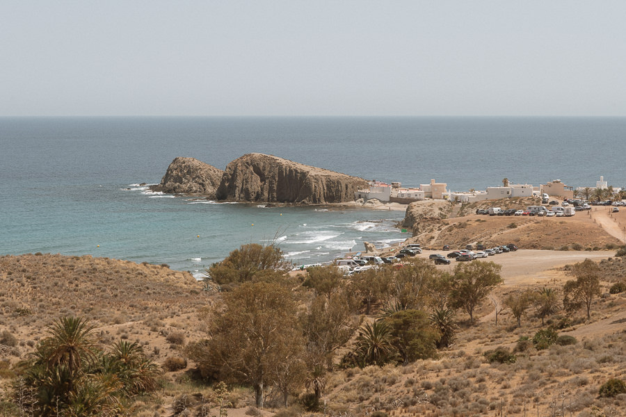 Panoramablick auf die Bucht von La Isleta del Moro