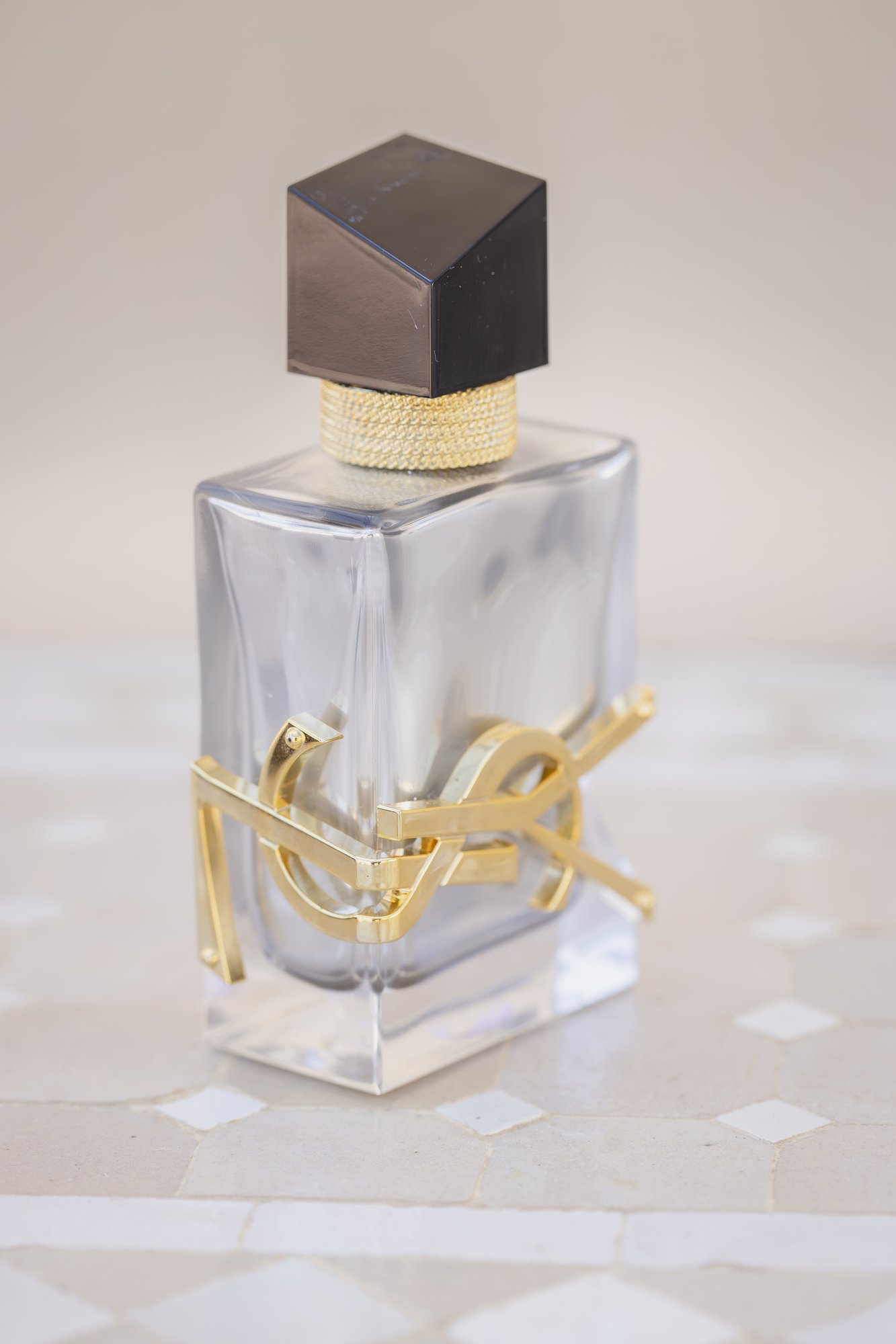 The bride's perfume as a detail, getting ready, wedding Agua Amarga