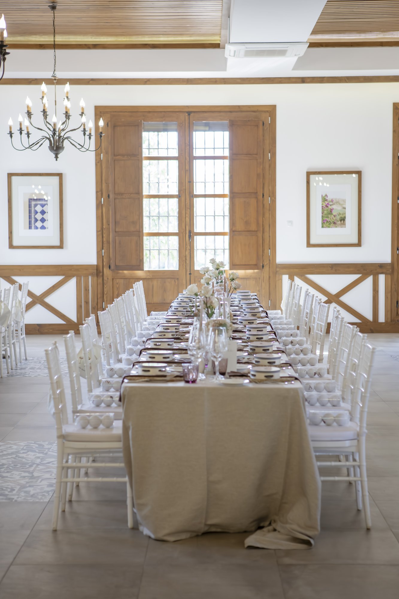 Lange Tafel im Festsaal der Hacienda, Hacienda Hochzeit Andalusien