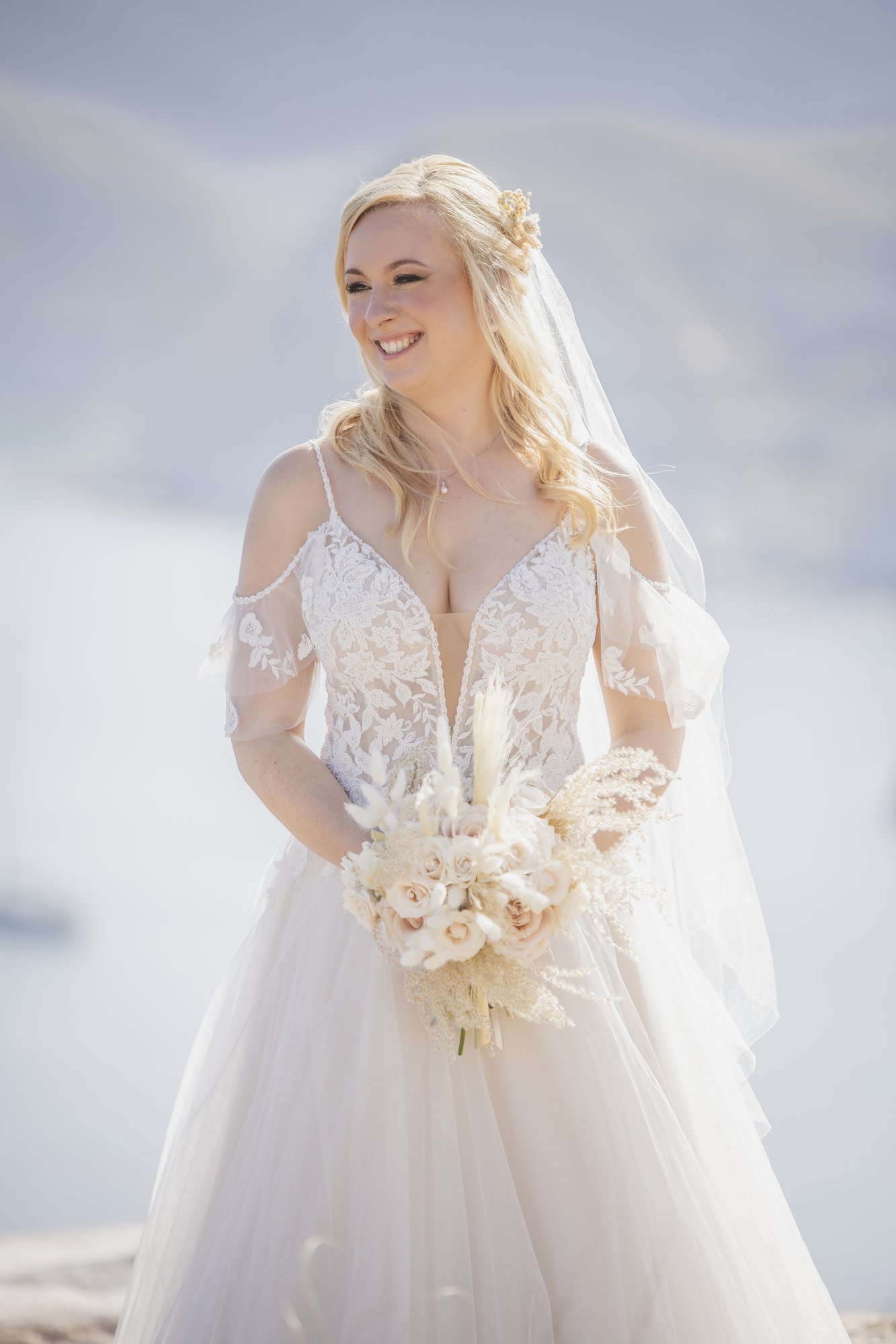 Bridal portrait with bouquet in front of the sea, wedding Agua Amarga