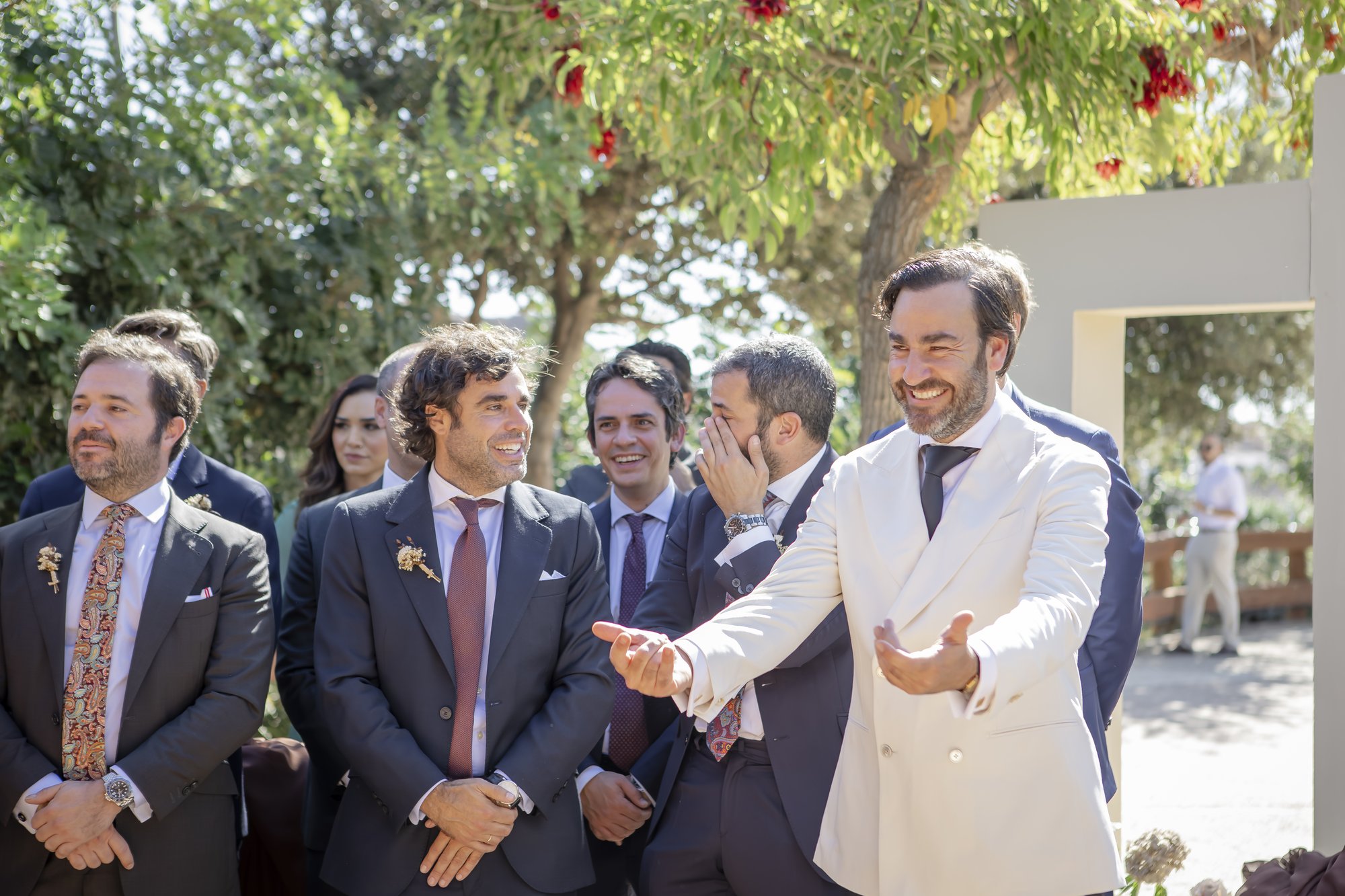 Bräutigam freut sich vor der Trauung, Hacienda Hochzeit Andalusien