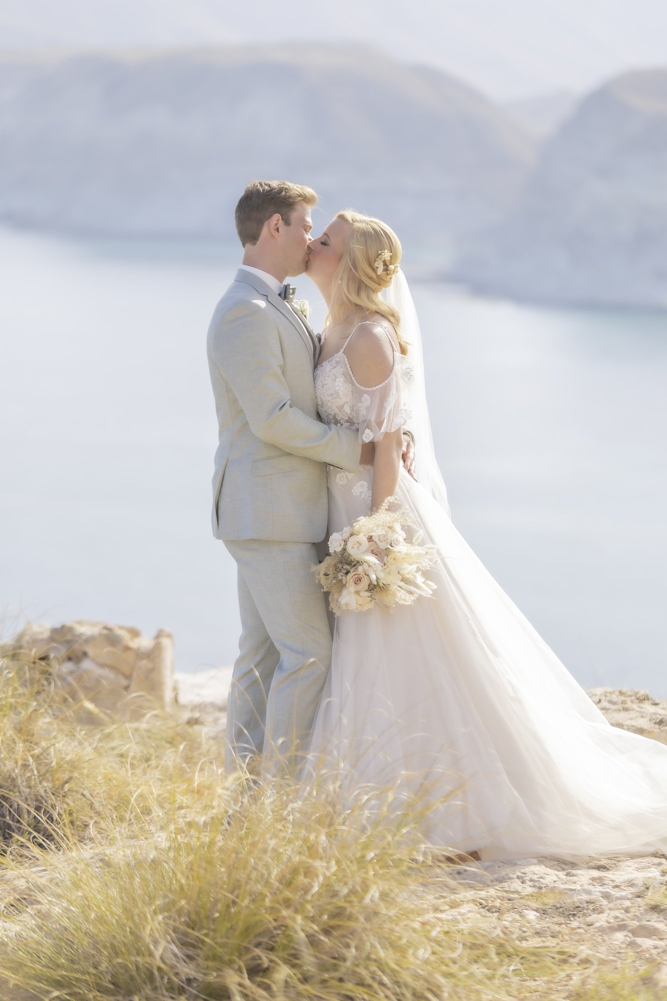Couple kissing on the cliffs, wedding Agua Amarga