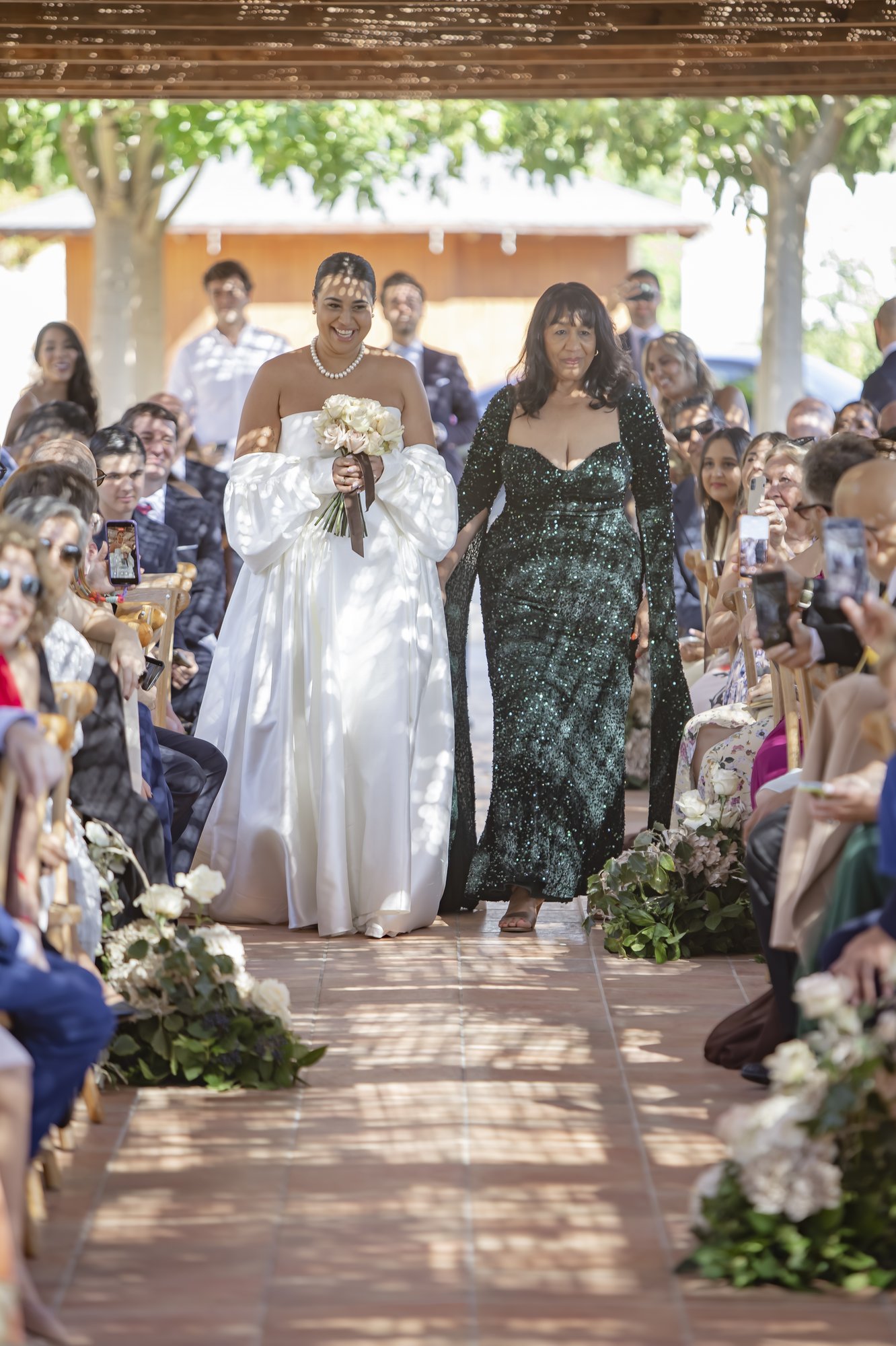Braut beim Einzug zur Trauung, Hacienda Hochzeit Andalusien