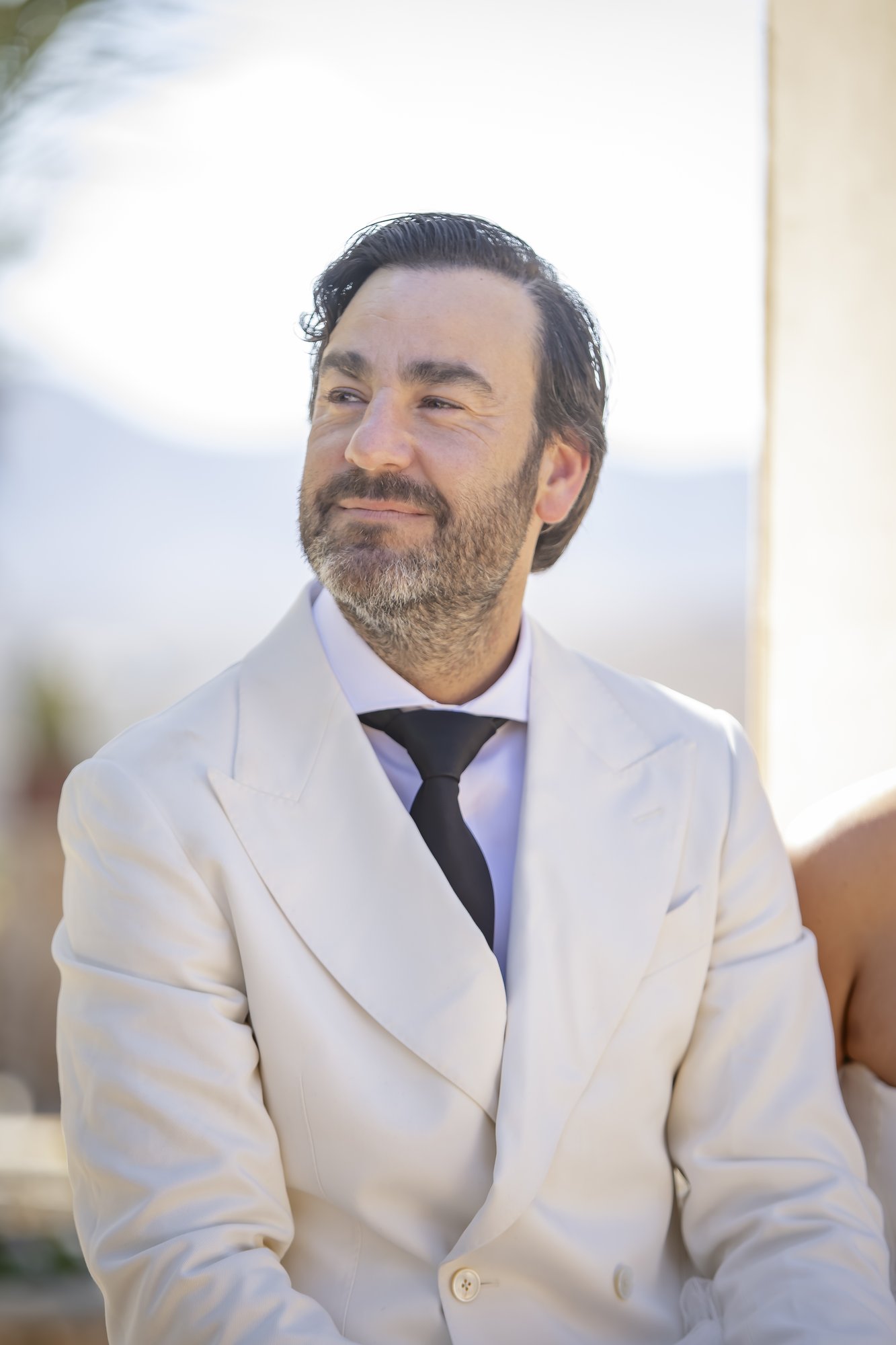 Bräutigam während der Trauung, Hacienda Hochzeit Andalusien
