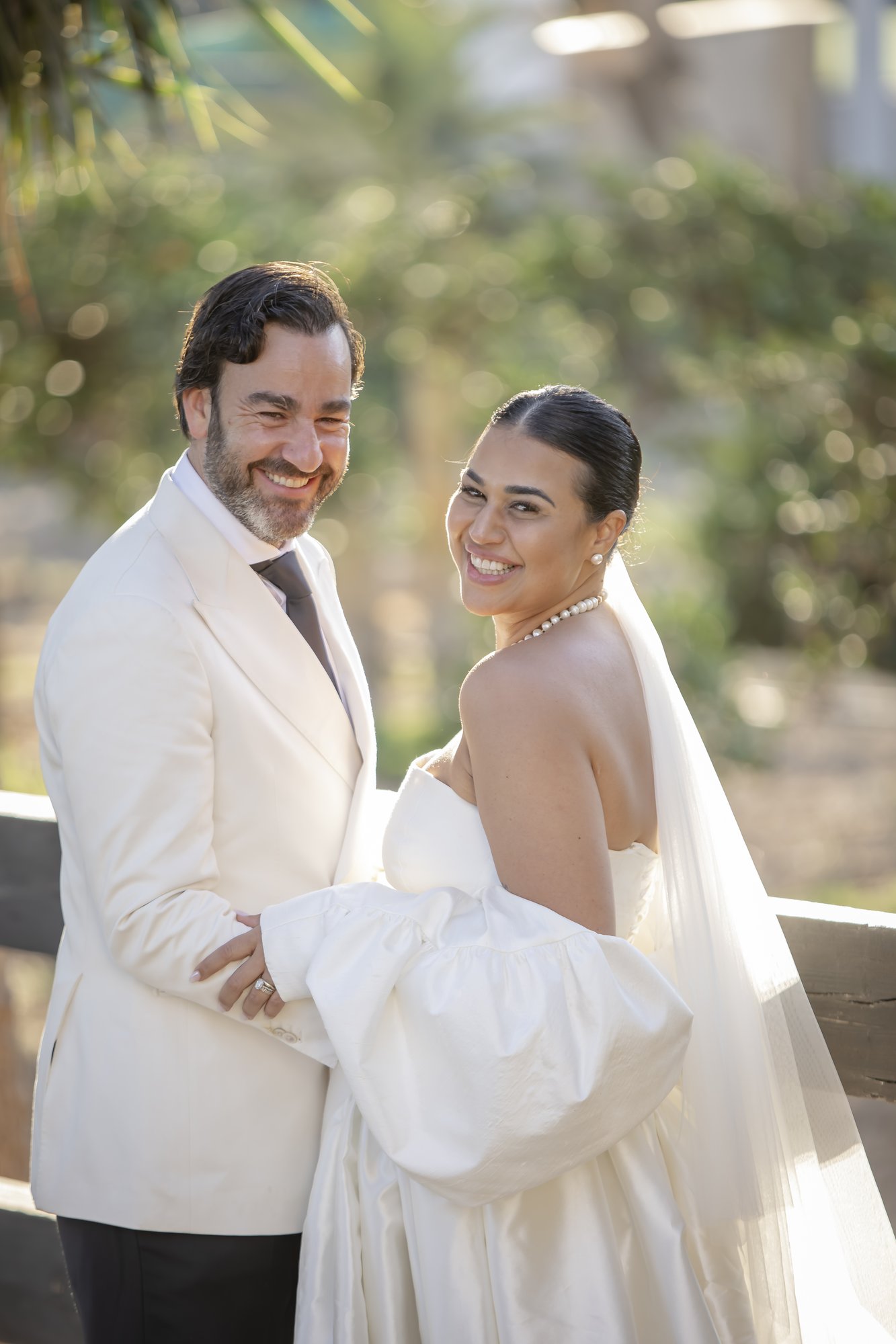 Brautpaar im warmen Abendlicht, Hacienda Hochzeit Andalusien